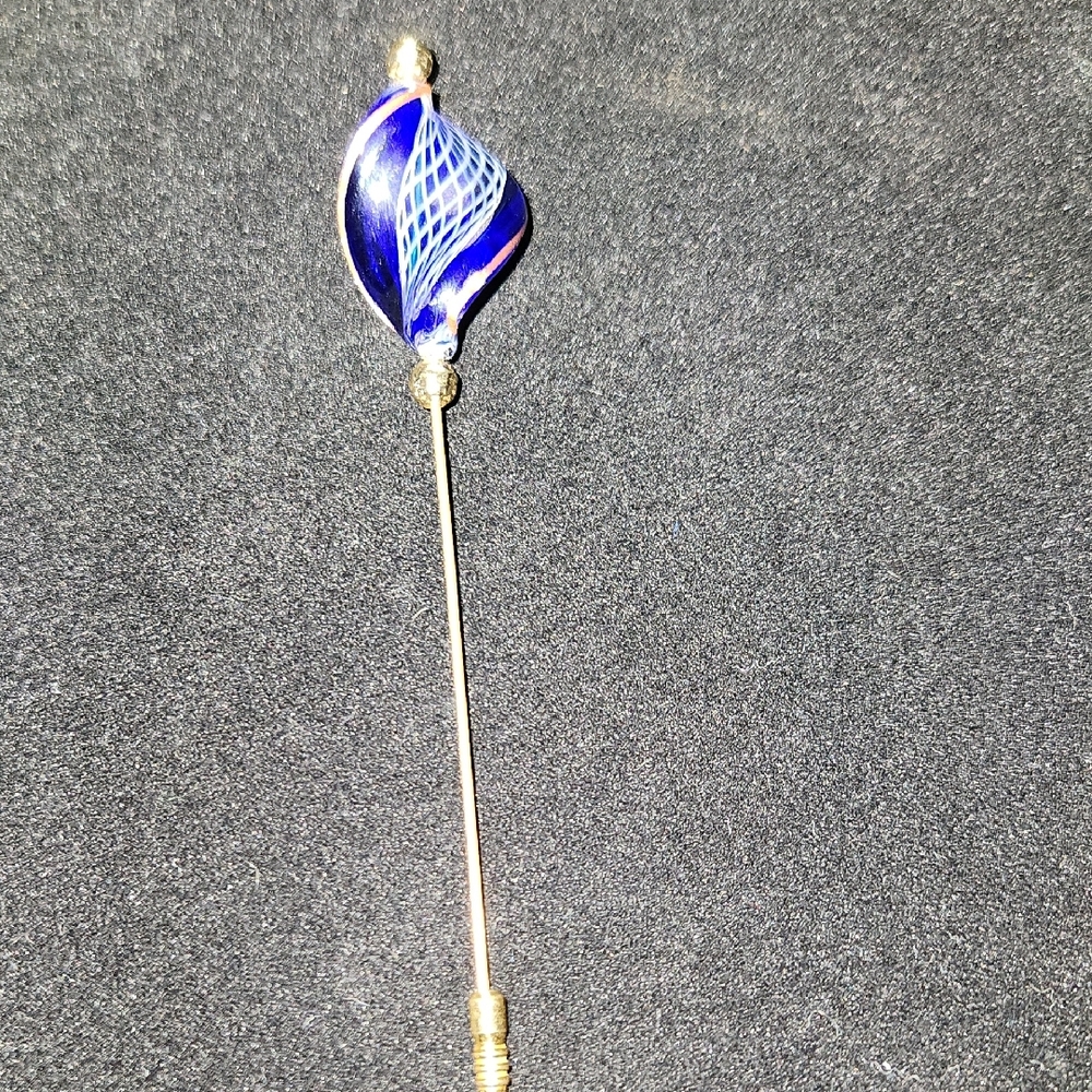 Elegant Blue and Gold Women's Jewelry Pin